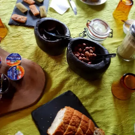 D'hotes Les Ifs Bed & Breakfast Montsûrs