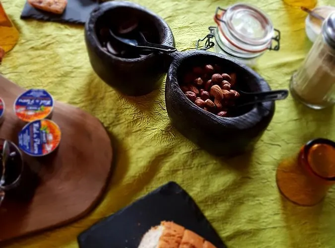 D'hotes Les Ifs Bed & Breakfast Montsûrs